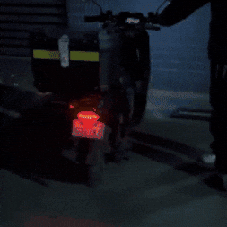 Luces para moto con proyector de flechas direccional x2.